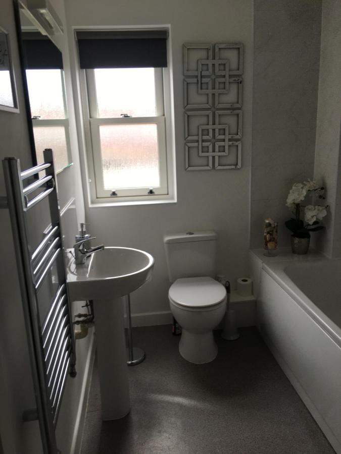 Comfortable Rooms With Live In Host, Walking Distance To The High St & More Glastonbury Esterno foto