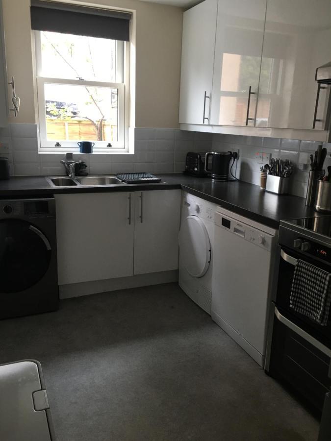 Comfortable Rooms With Live In Host, Walking Distance To The High St & More Glastonbury Esterno foto
